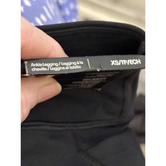 Under Armour Compression Black High Rose Ankle Leggings XS - Picture 8 of 9